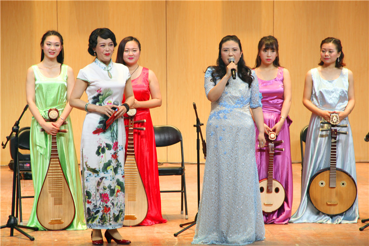 2016052315043810.jpg “素手清弦”范红玲师生琵琶、阮音乐会成功举行