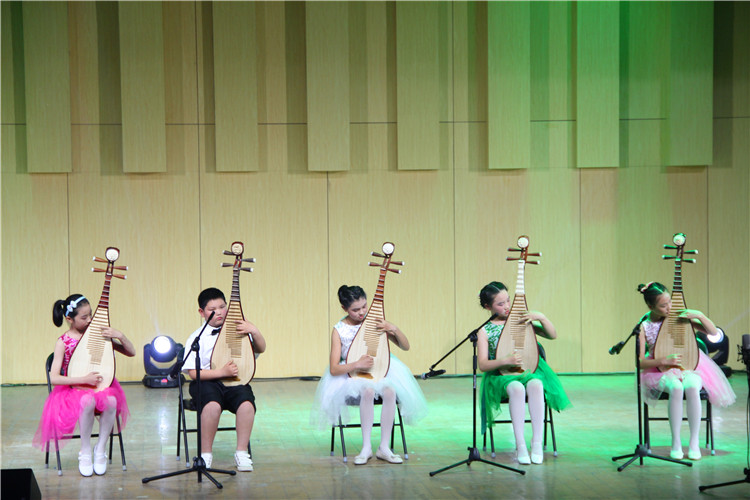 2016052315043813.jpg “素手清弦”范红玲师生琵琶、阮音乐会成功举行