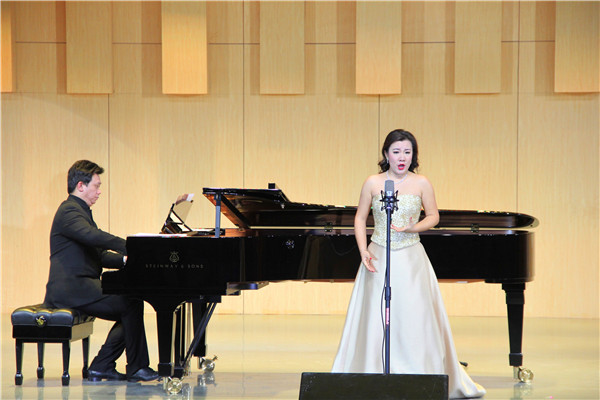 公司举办姚博慧专场音乐会