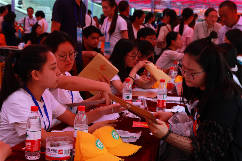 2017091110295313.jpg 公司圆满完成2017级迎新工作