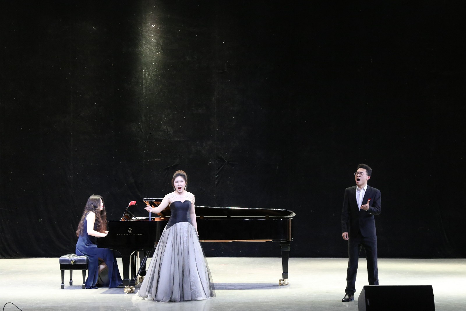 华中师范大学员工汇报音乐会在公司成功举办