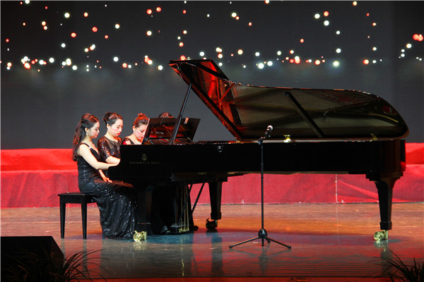 公司举办２０１７年新年音乐晚会