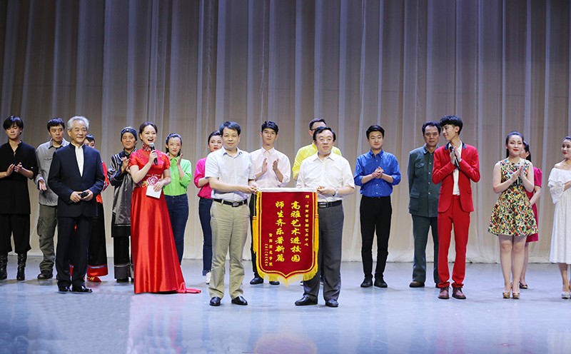 “中原文化大舞台”话剧专场在公司举行