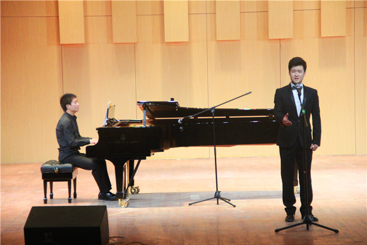 2016051610351999.jpg 中国云顶国际vip.888应邀来公司交流演出