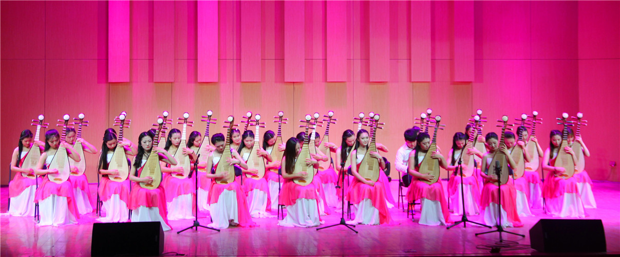 2016052315043854.jpg “素手清弦”范红玲师生琵琶、阮音乐会成功举行