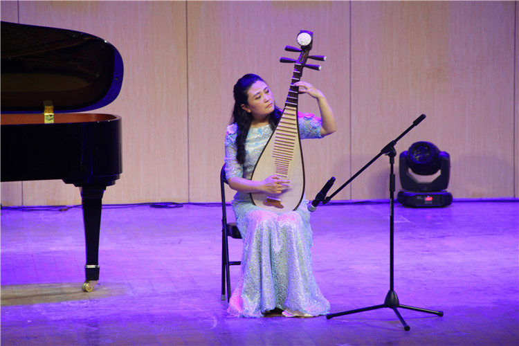 2016052315043881.jpg “素手清弦”范红玲师生琵琶、阮音乐会成功举行