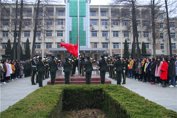 公司隆重举行升旗仪式