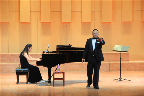 美国德州三一大学李佳蔚教授来公司举办音乐会