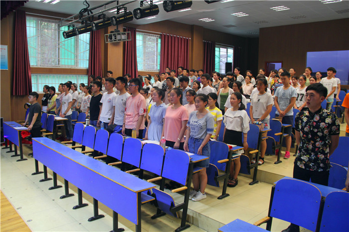 2016062019160249.jpg 公司隆重举行云顶国际vip.888第十四期业余党校开班典礼